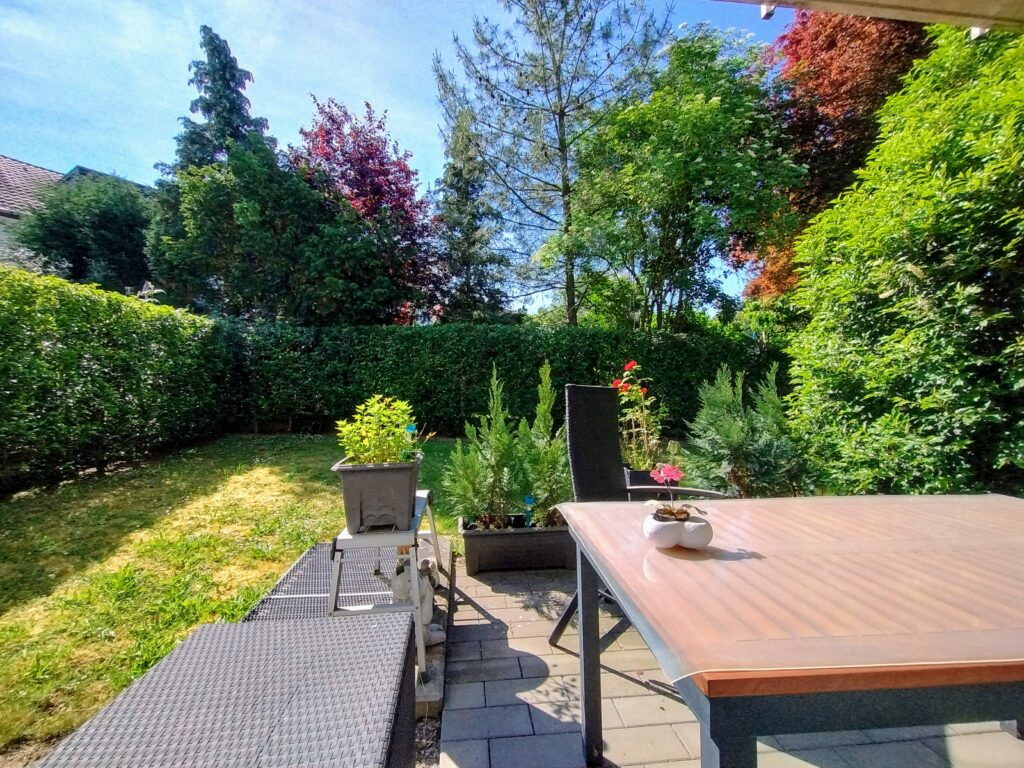 Terrasse mit gem. Garten