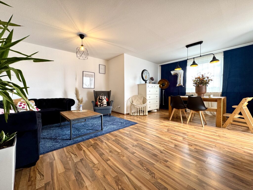 Wohnzimmer DG