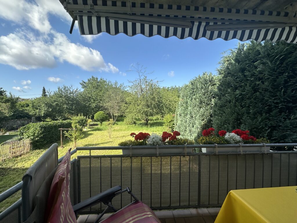 Balkon mit Gartenansicht