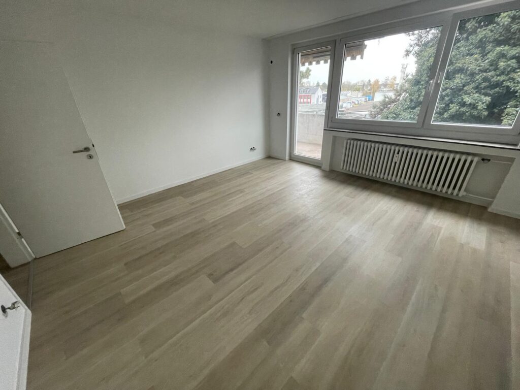 Wohnzimmer mit Balkon