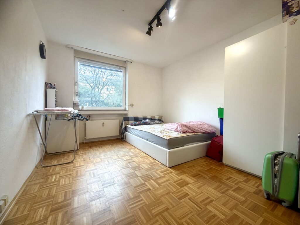 Schlafzimmer 1