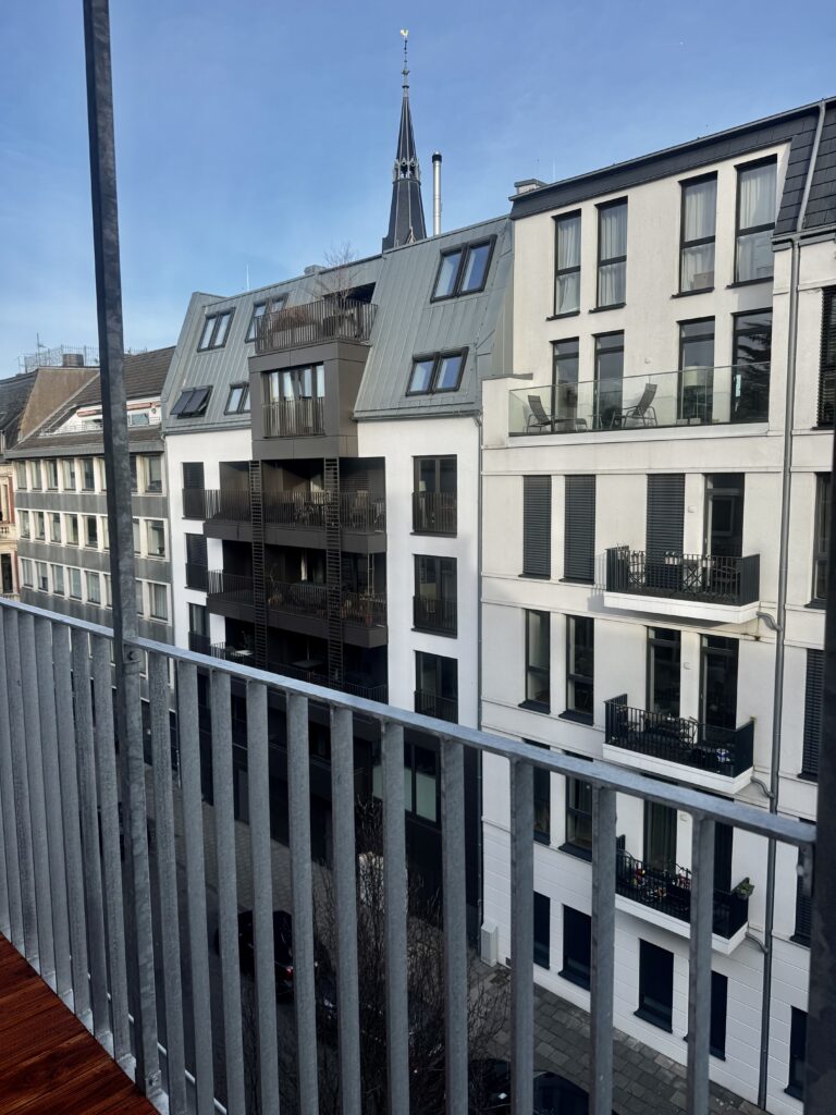 In Köln gibt es immer einen Kirchturm dazu