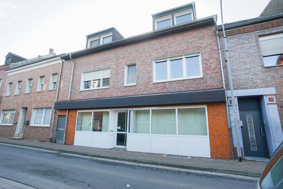 Kerken-Nieukerk: Wohn-/Geschäftshaus