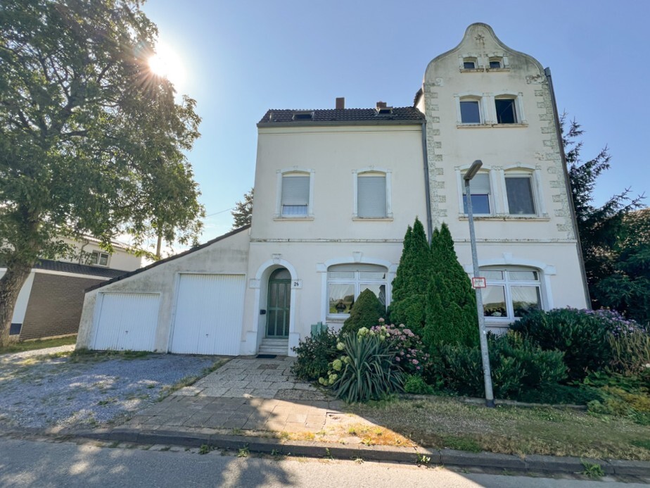 Rheinberg-Wallach: 3-Familienhaus