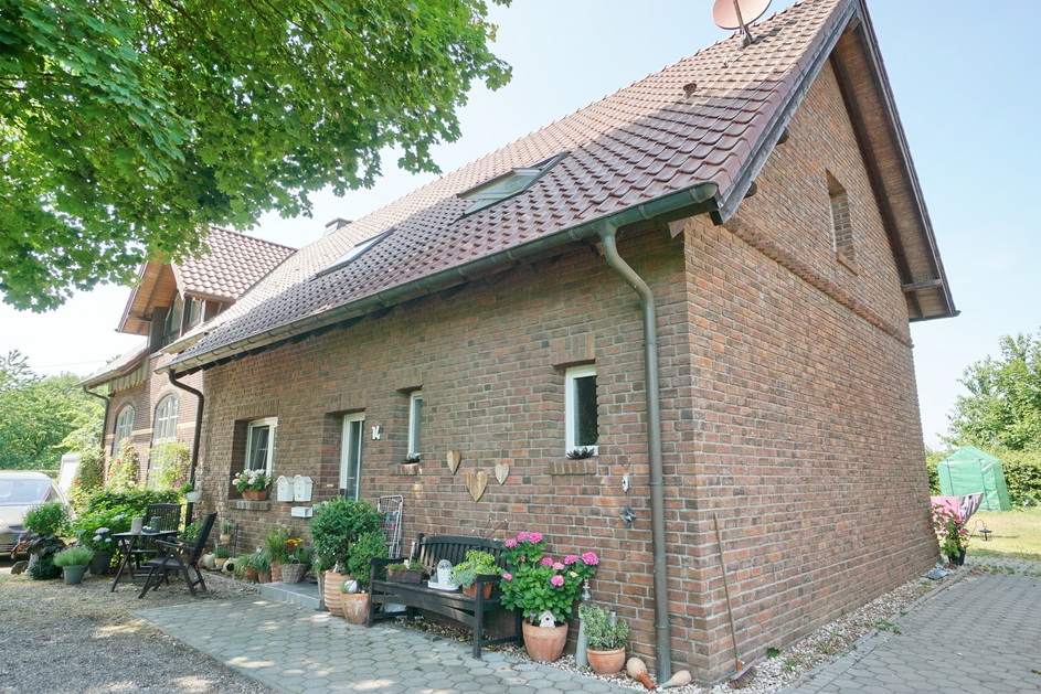 Alpen-Menzelen-Ost: 2 ETW