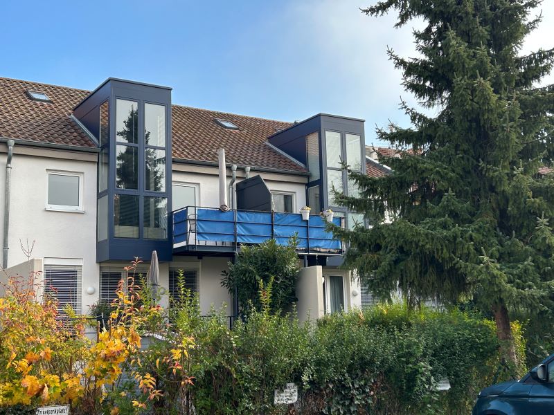 Rückansicht mit Blick auf Balkon