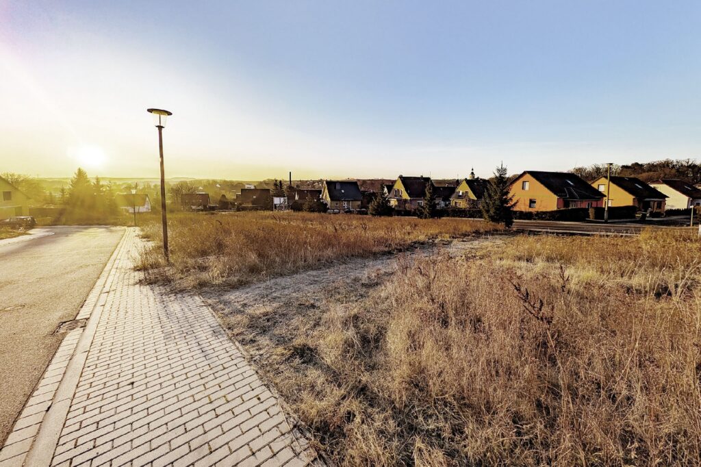 Blick aufs Grundstück rechts