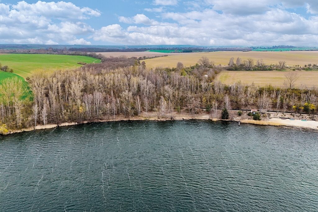 Frontansicht mit See