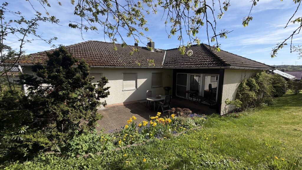 Die Rückansicht mit Terrasse