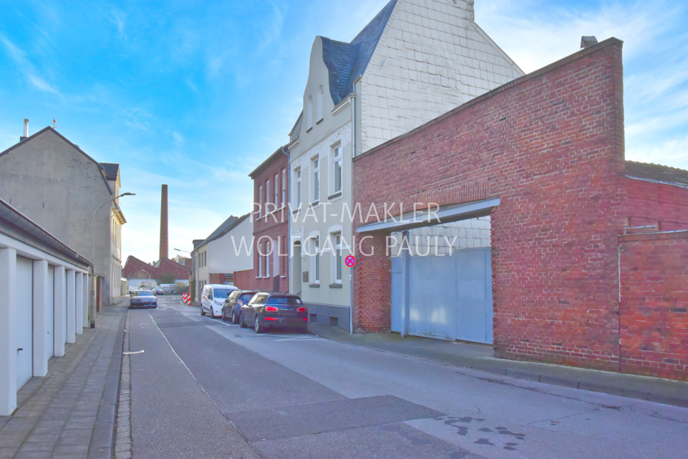 Hausfront/ Tor