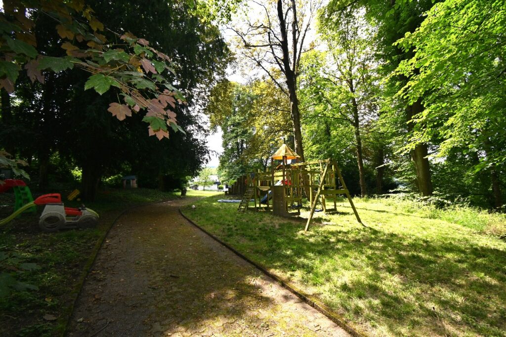 Parkähnliches Außengelände