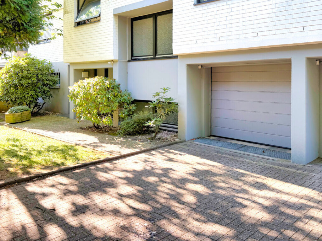 Garage/ Eingang rückwärtig