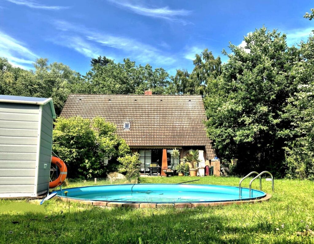 Wohnhaus/ Garten